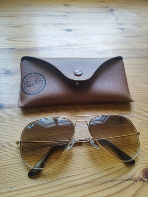 Ray-Ban Aviator sunglasses gold frame like new
