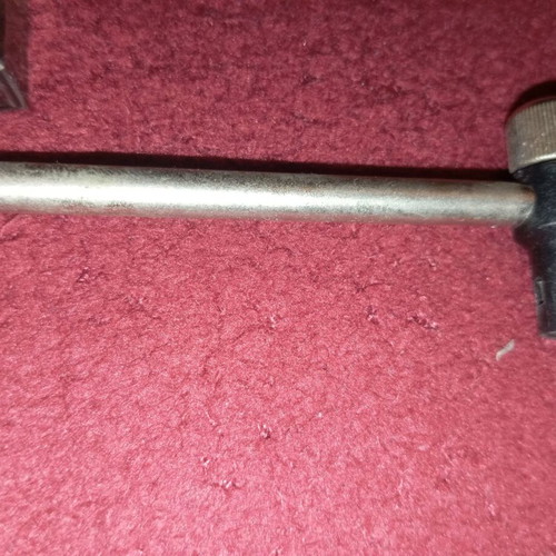 Compass used with pencil leads and extra accessories