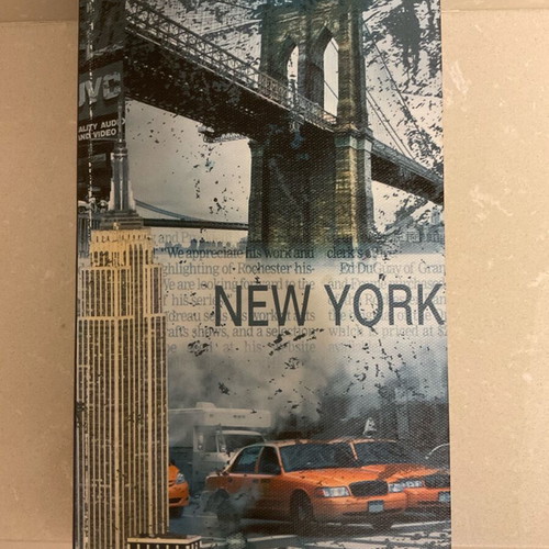 Jewelry box in book shape New York like new