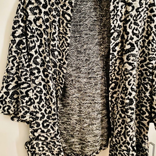 Women's cardigan size S fits also M