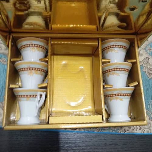 Coffee set new with gold details, 6 cups and 6 saucers