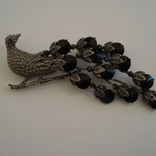 Peacock brooch used with rhinestones