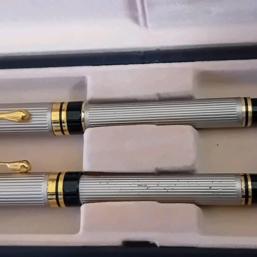 Collectible vintage pen and fountain pen set like new