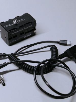 NP-F Double Sided Battery Power Supply σαν καινούργιο, 3-way output