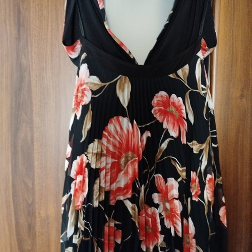Printed backless dress with pleated skirt like new, black and pink