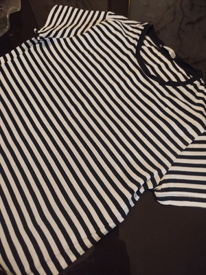 Stradivarius striped tshirt like new, size L, black and white