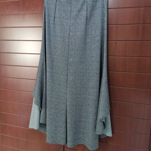 Asymmetric midi skirt Zio G. gray like new with pied-de-poule pattern