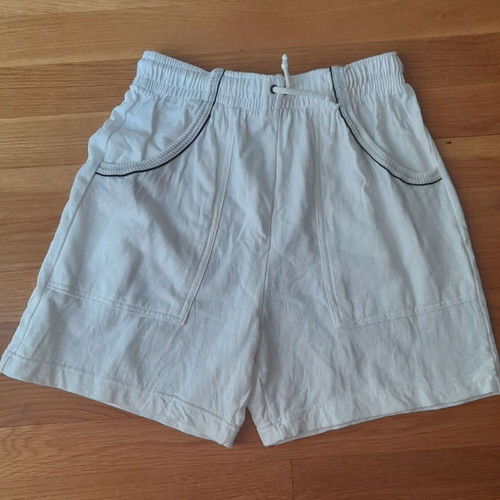 Women's shorts new, white, size Small