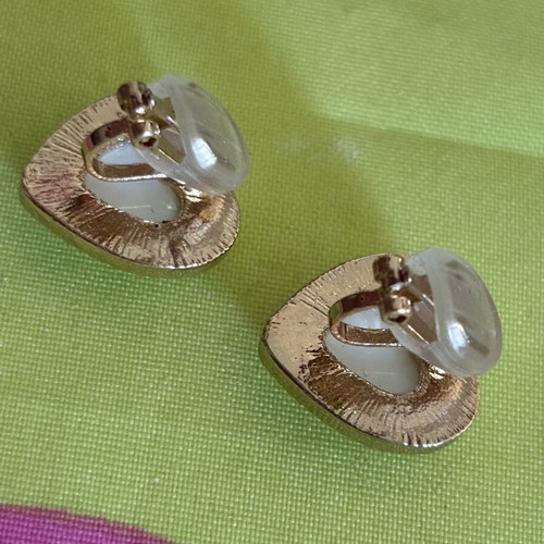 Heart clip-on earrings with gold frame and white pearl