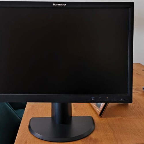 Lenovo LT2252pwA 22 ιντσών IPS monitor σαν καινούργιο, ρυθμιζόμενη βάση