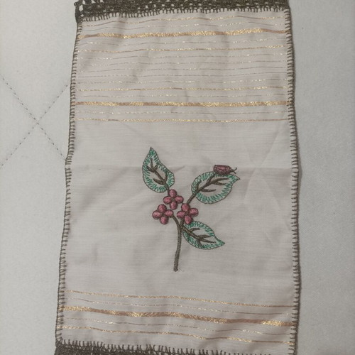 Embroidered table runner 34x19 cm with handmade lace edges