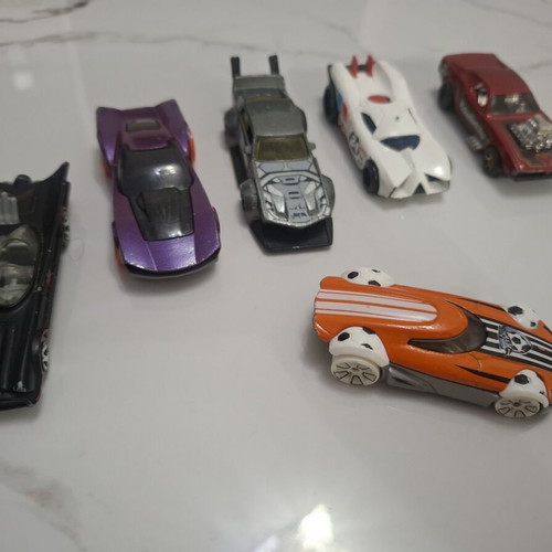 Hot Wheels toy car set of 5 with 1 orange bonus