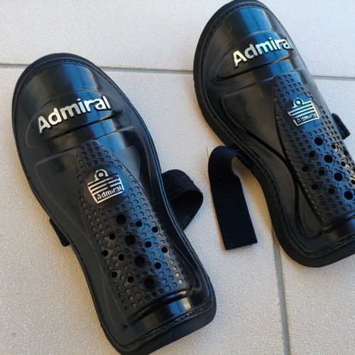 Admiral Slip Pro children's shin guards like new