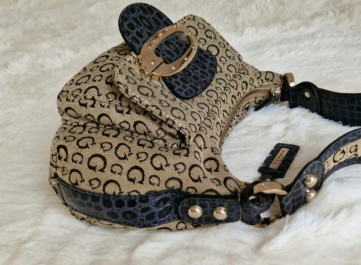 Guess vintage bag Y2K like new, monogram… - € 89,00 - Vendora.cy