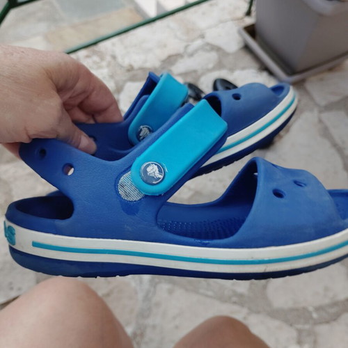 Crocs kids sandals like new, blue