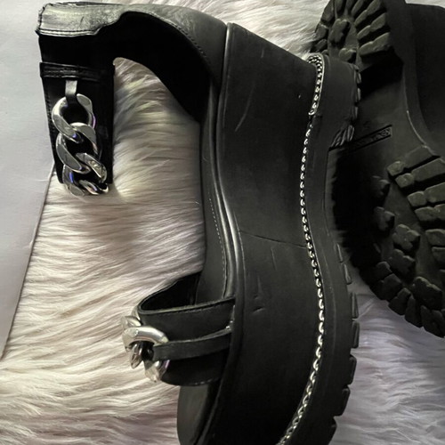 Kendall + Kylie Cass platform sandals used, black with chains
