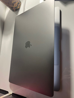 MacBook Pro 2018 15” refurbished, Intel Core i7, 16GB RAM, 500GB SSD