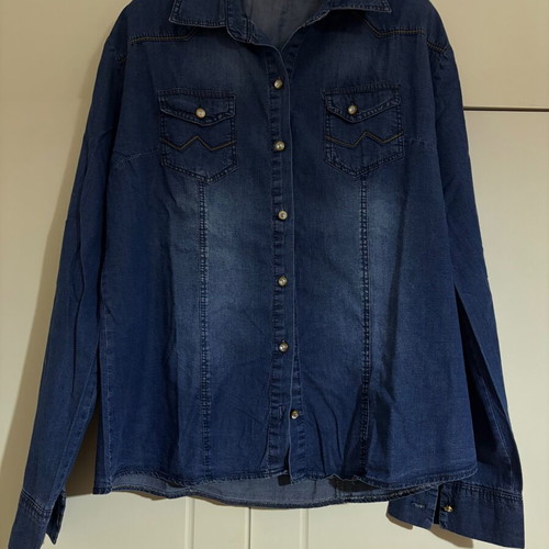 Denim shirt like new, size Small, blue