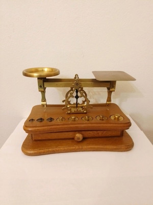 Αντίκα ζυγαριά WESTA West Germany μεταχειρισμένη με μπρούτζινα δράμια και ξύλινη βάση