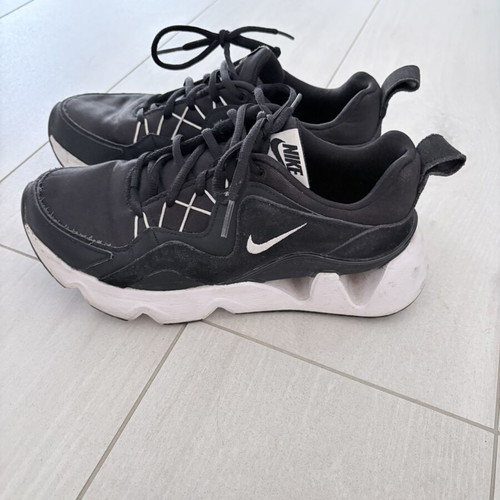 Nike Ryz 365 sport shoes size 38 used black and white unisex