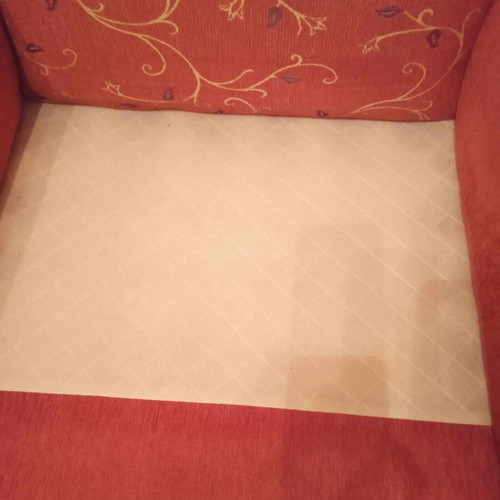 Living room armchair like new with wooden legs and removable cushion