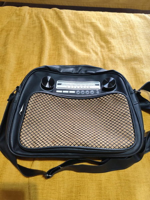 Crossbody bag shaped like radio new