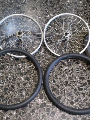 Bicycle wheels 20 inches used, with tires and inner tubes