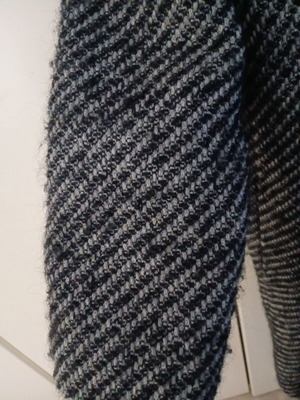 Sisley coat like new, herringbone pattern, black and grey