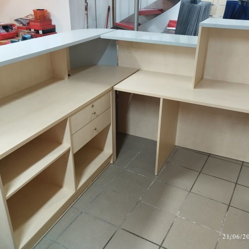 Reception desk like new, corner with two drawers 180x180x110 cm