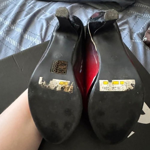 Patent leather pumps red-black ombré