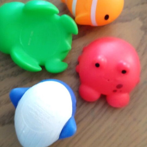Plastic bath toys like new, pack of 10 pieces Munchkin