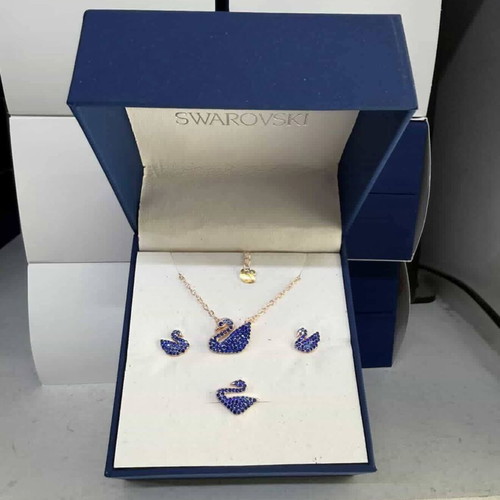 Swarovski Swan Jewelry Set new, with luxury blue box