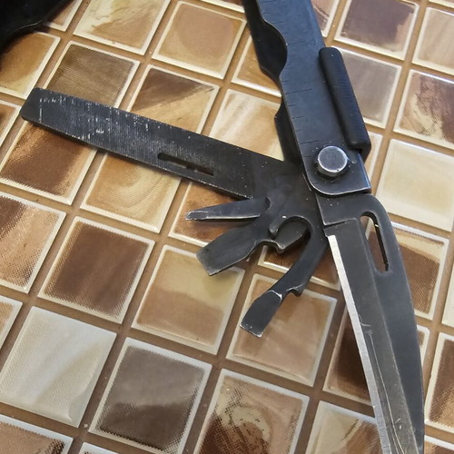 Gerber multitool used with broken saw blade