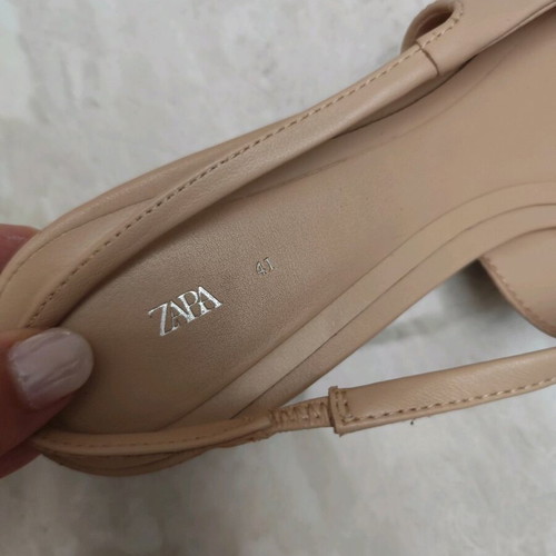 Zara low leather sandals size 41, like new