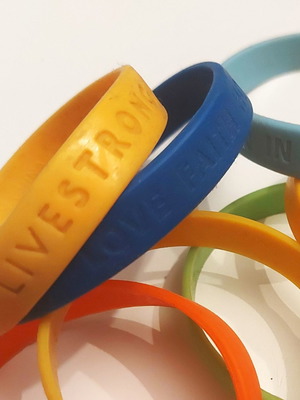 Livestrong bracelets used, pack of 14 pieces