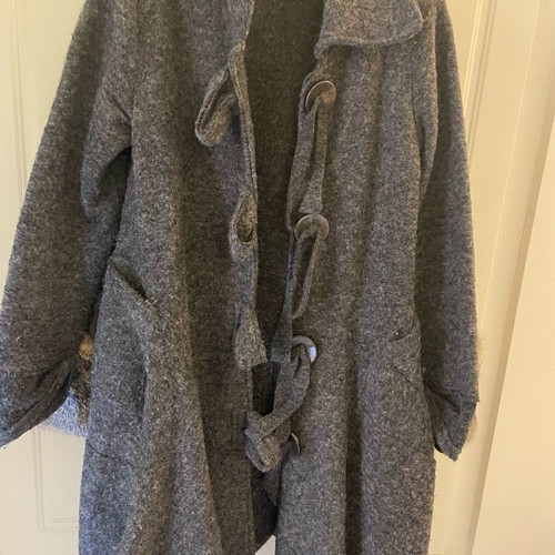 Long coat used with large buttons