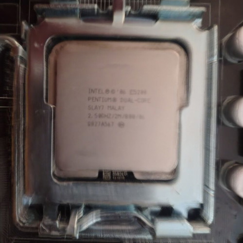 Intel Pentium E5200 dual core CPU used