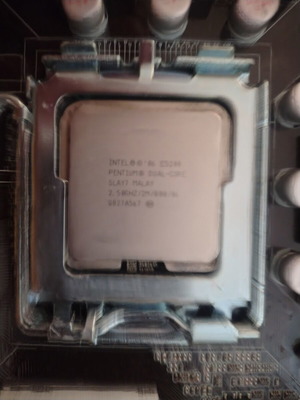 Intel Pentium E5200 dual core CPU used