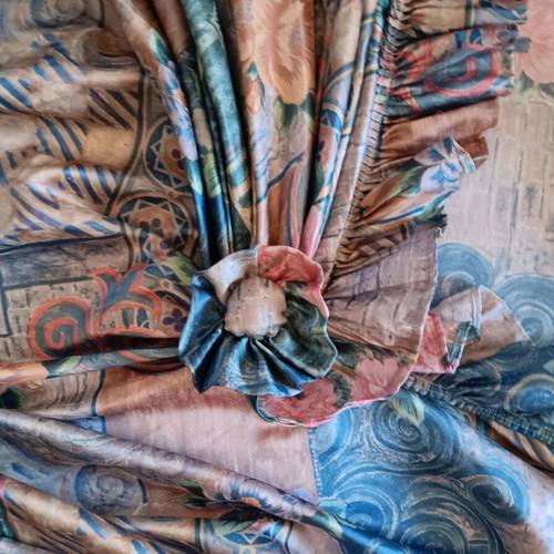 Curtain with decorative top piece, pack of 1