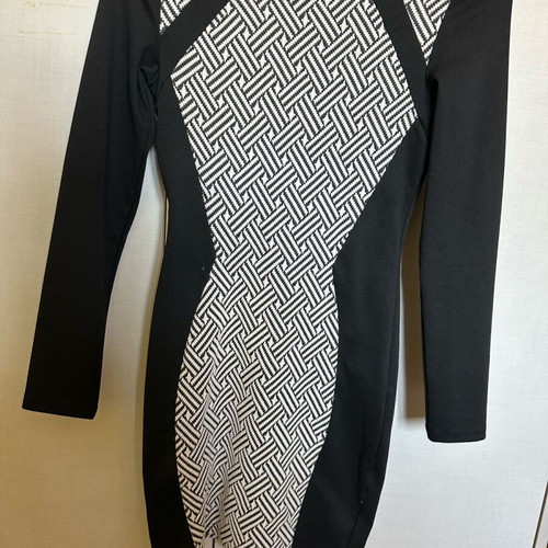 H&M long-sleeve dress black and white like new above the knee