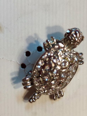 Turtle brooch with rhinestones new