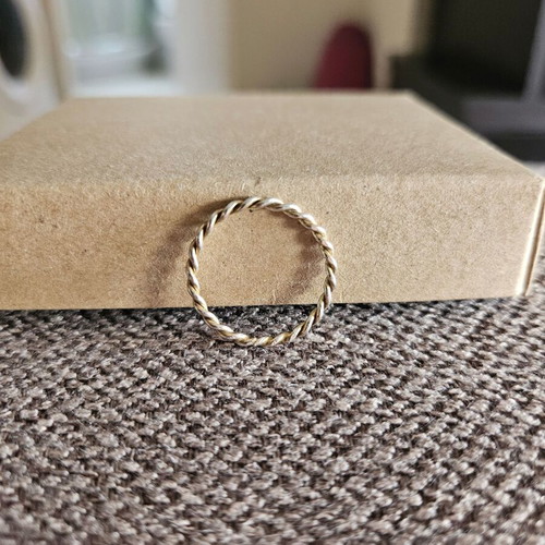 Twisted gold ring like new