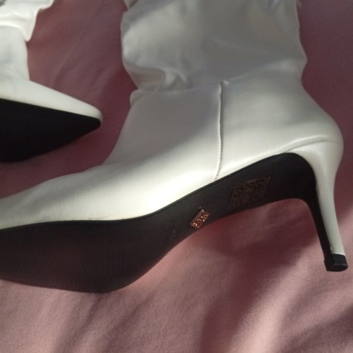 White faux leather boots with scrunchy detail, size 38, new
