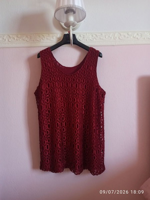 Women's Burgundy Top medium, like new, perforated with inner fabric