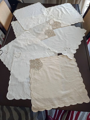 Set of 7 table napkins like new