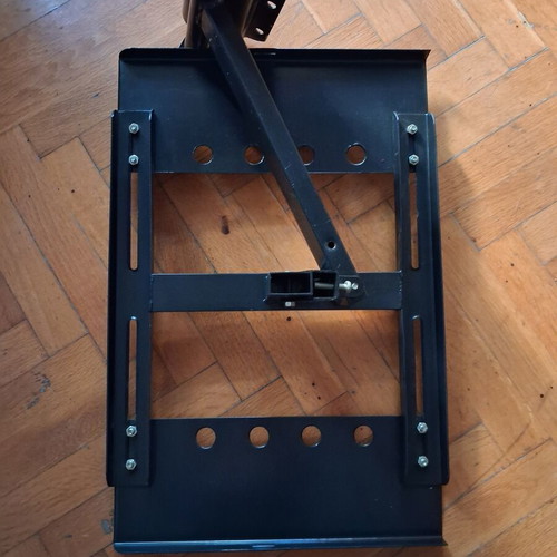 Adjustable metal TV support bracket for old TVs