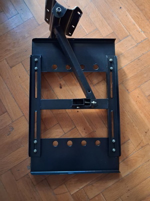 Adjustable metal TV support bracket for old TVs