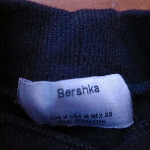 Bershka short sweatshirt black like new, size M