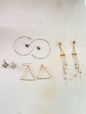 Assorted earrings like new, pack of 10 all together
