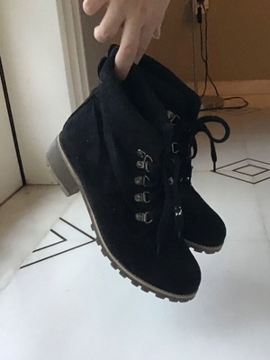 George Fur & Leather black trekking boots like new, size 39